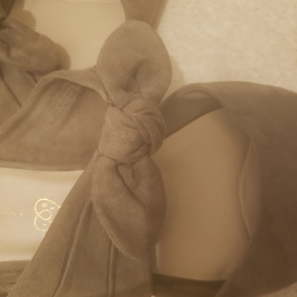 Tan Work Flats w/Bow - Picture 3 of 3